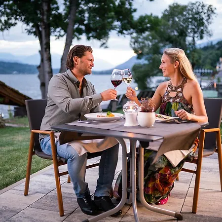 Villa Postillion Am See Hotel